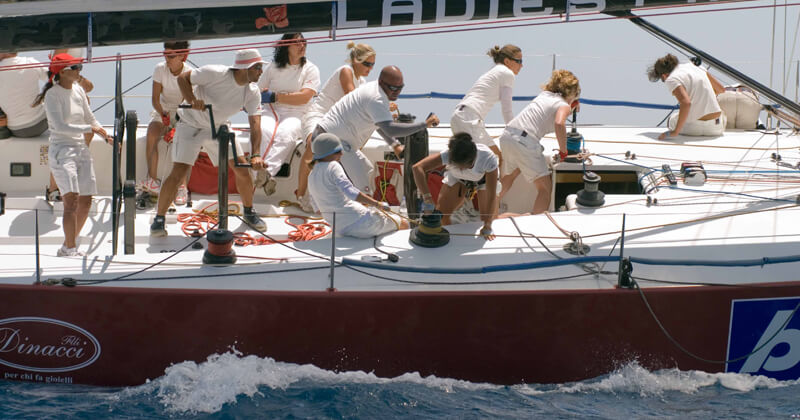 teamworking in mare: team building aziendale